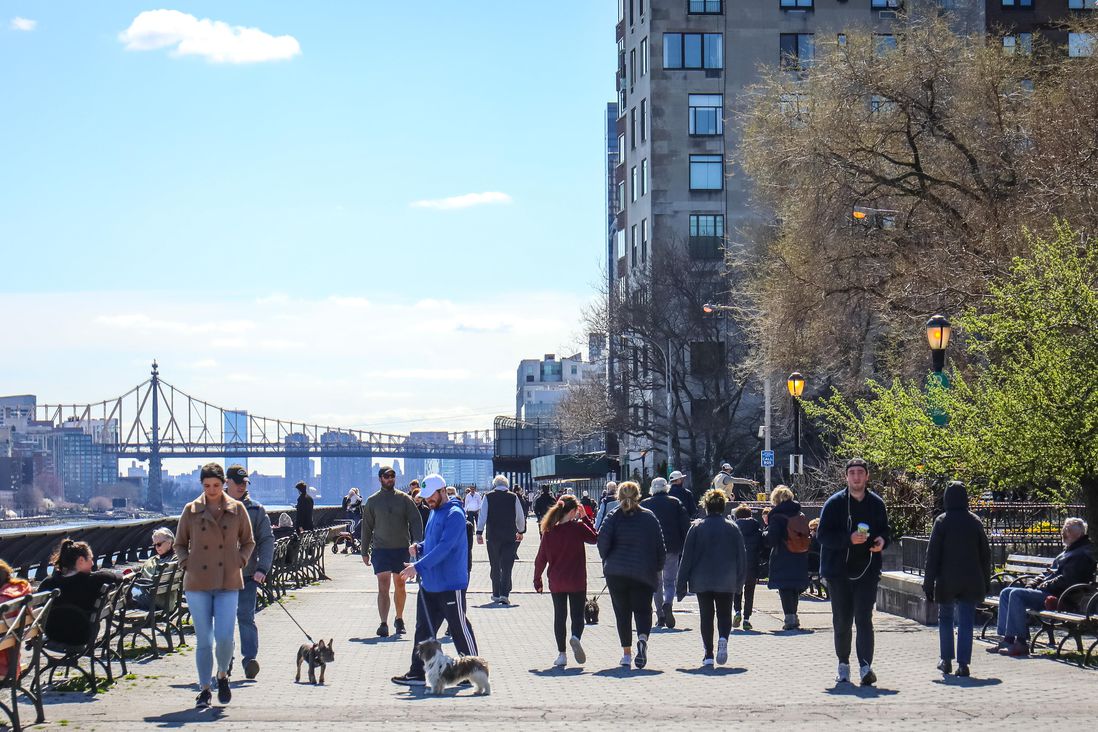 Photos of people crowded at Carl Schurz Park on Tuesday
